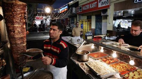 Zerrin Tekindor's Världens Bästa Kebab Sparks Culinary Debate Across Istanbul!